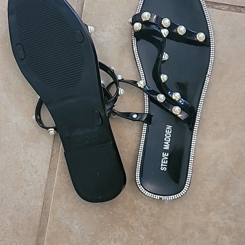 Sandals - Picture 2 of 3